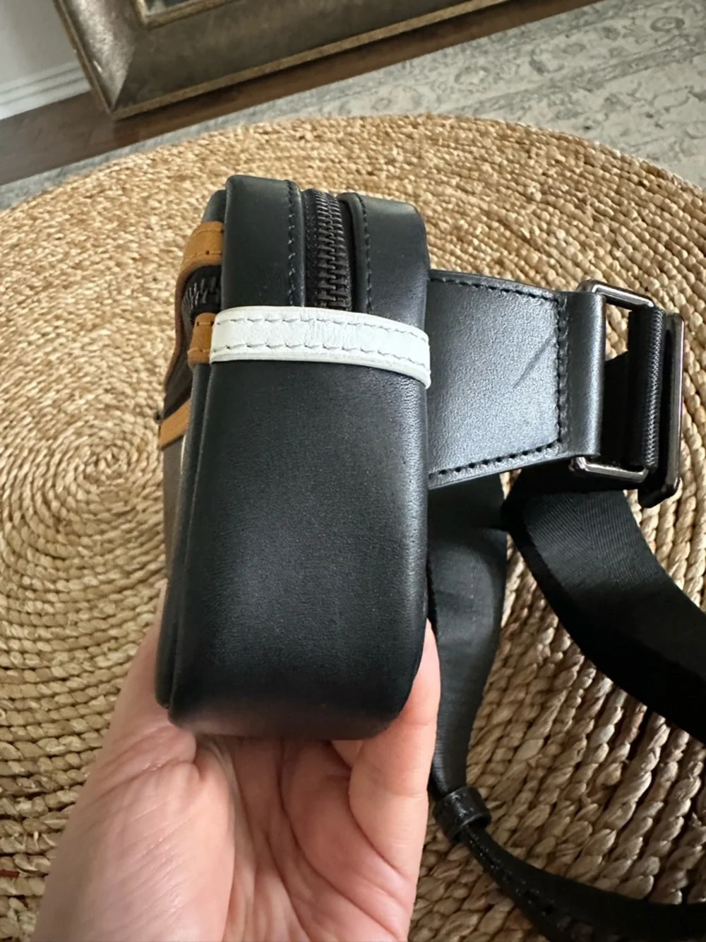 Kings Loot Crossbody